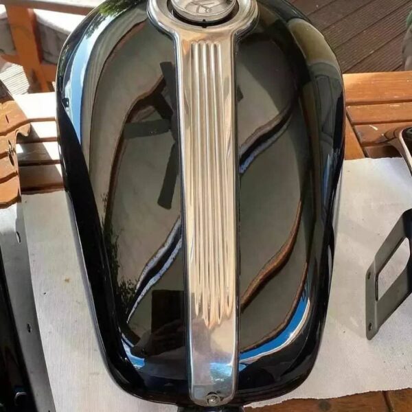 harley davidson sportster tank andnfenders. for a sportster from 2004, andnfit other years