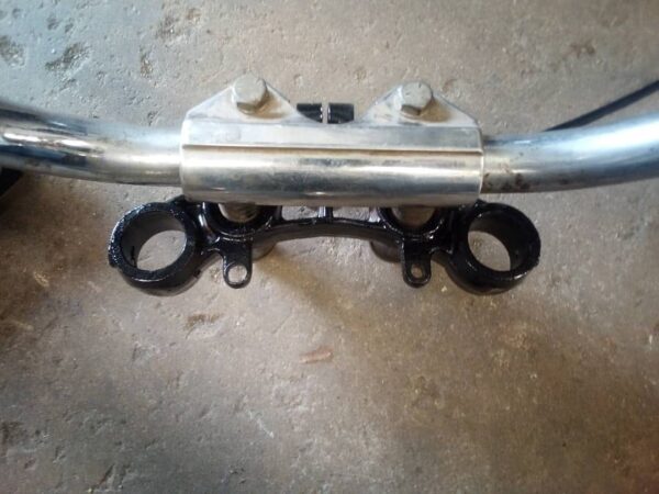 nk model, xlch 2 piece handlebars 52a bottom tree looks to be oem white harley davidson waffle grips, and ball bearing neck cups are included